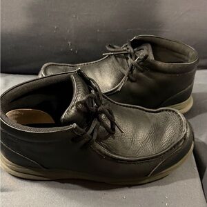 Ariat Black Leather Lace-Up Chukka Boots with Tan Soles